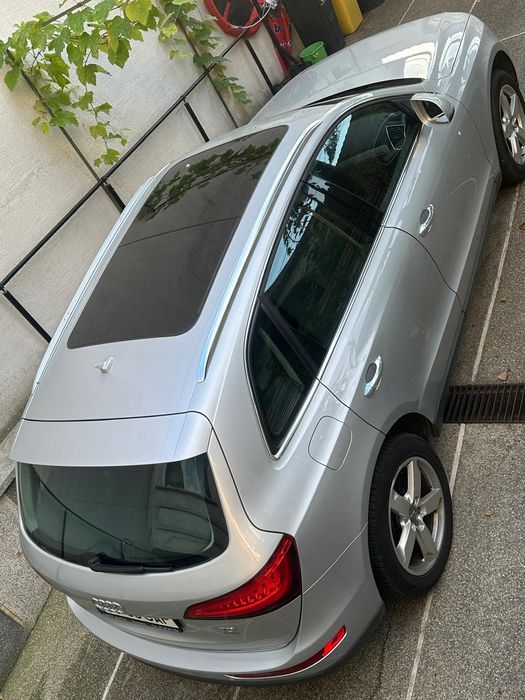 Vand Audi Q5 foarte intretinuta masina  a stat mai mult in garaj