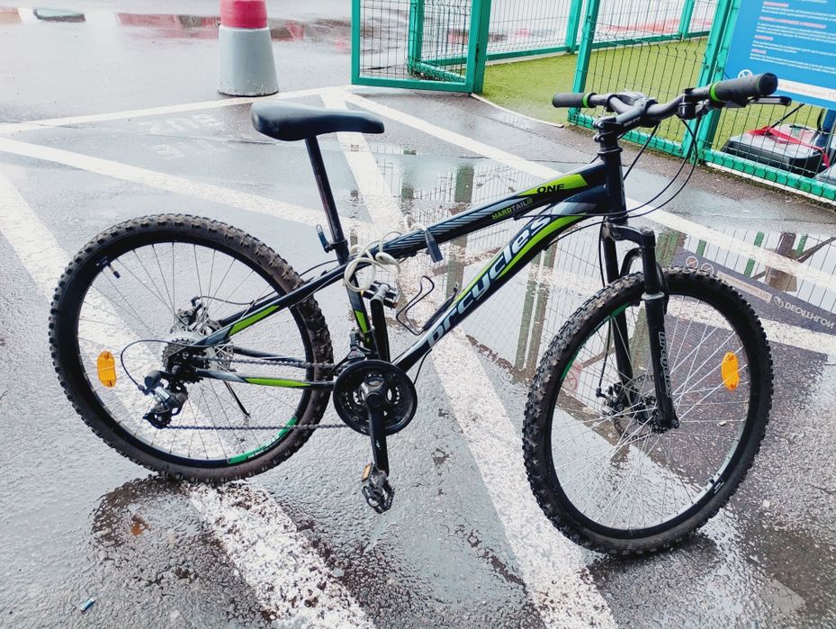 Bicicletă BRCycles neagră, de 26 inch, în stare bună, puțin uzată.