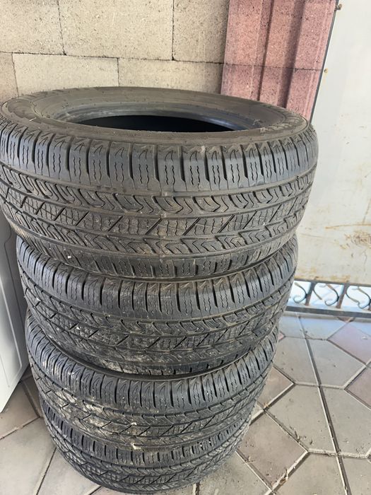 Продам комплект покрышек