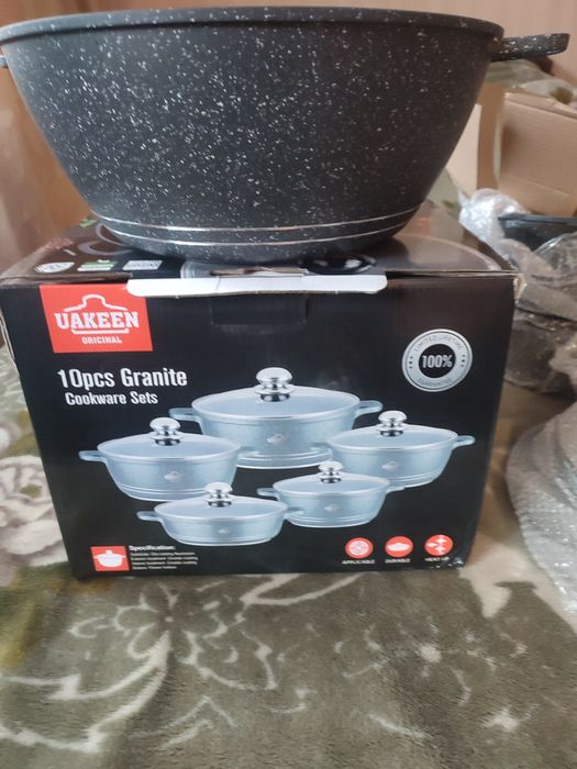 Новый набор кастрюль