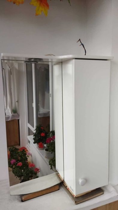 Продавам  шкафче за баня