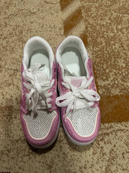 Кроссовки найк новые