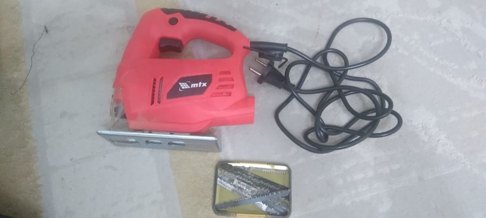 Продаеться Лобзик электрический