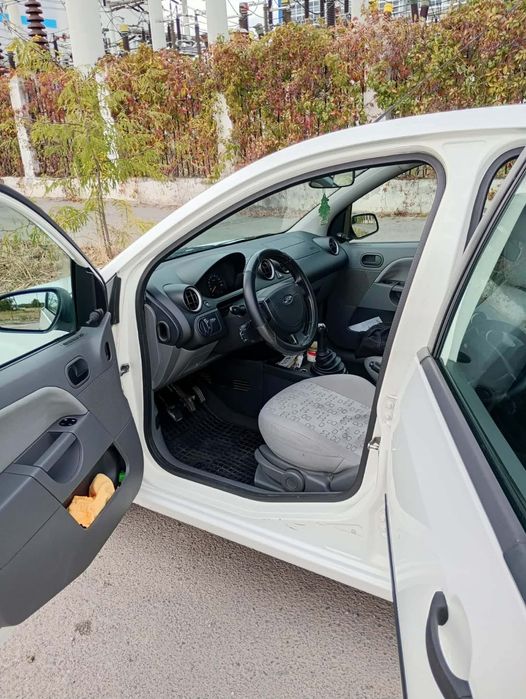 Vând Ford Fiesta