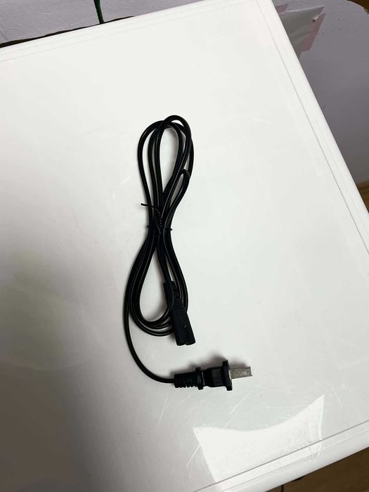 Нов захранващ кабел IEC C7 (Figure 8) - US щепсел
