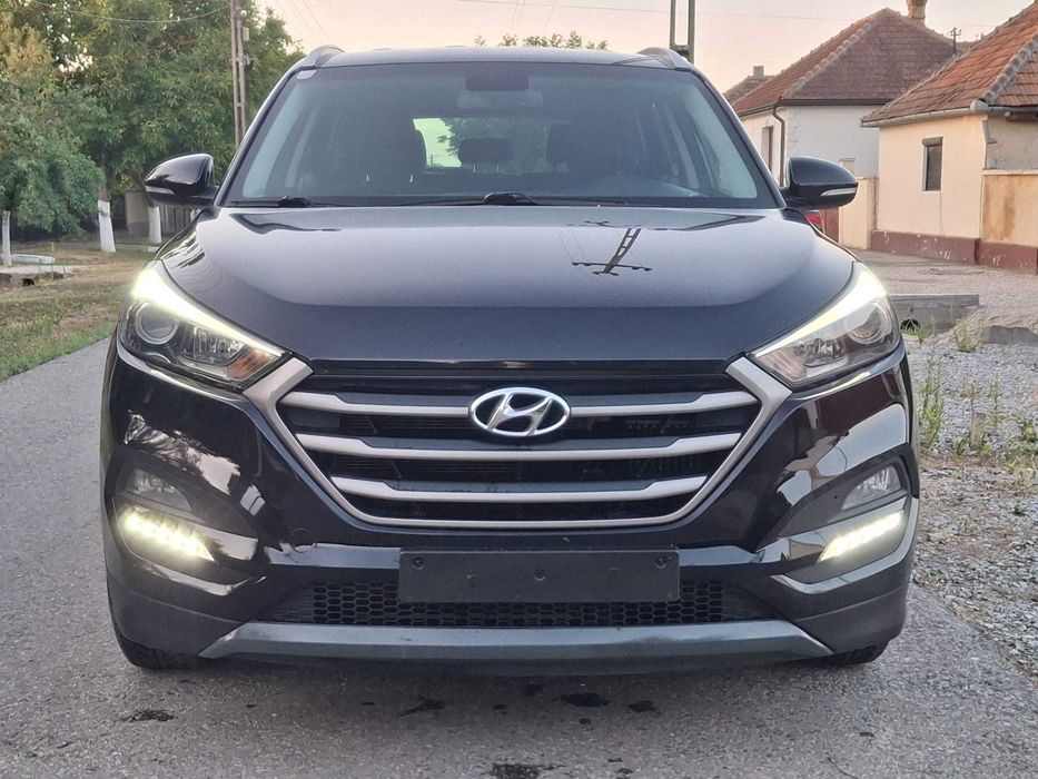 HYUNDAI TUCSON - 1.7 CRDi Automat / LED / NAVI / Climatronic / Volan incalzit