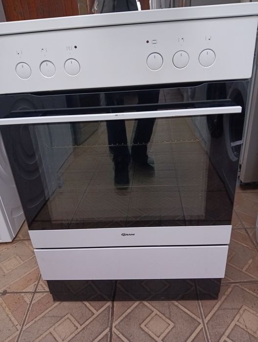 Свободно стояща печка с керамичен плот Gram 2 години гаранция!