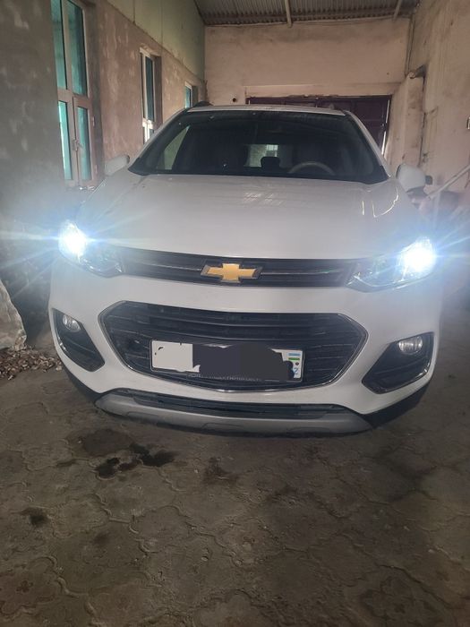 Treker 1 sotiladi kraska toza