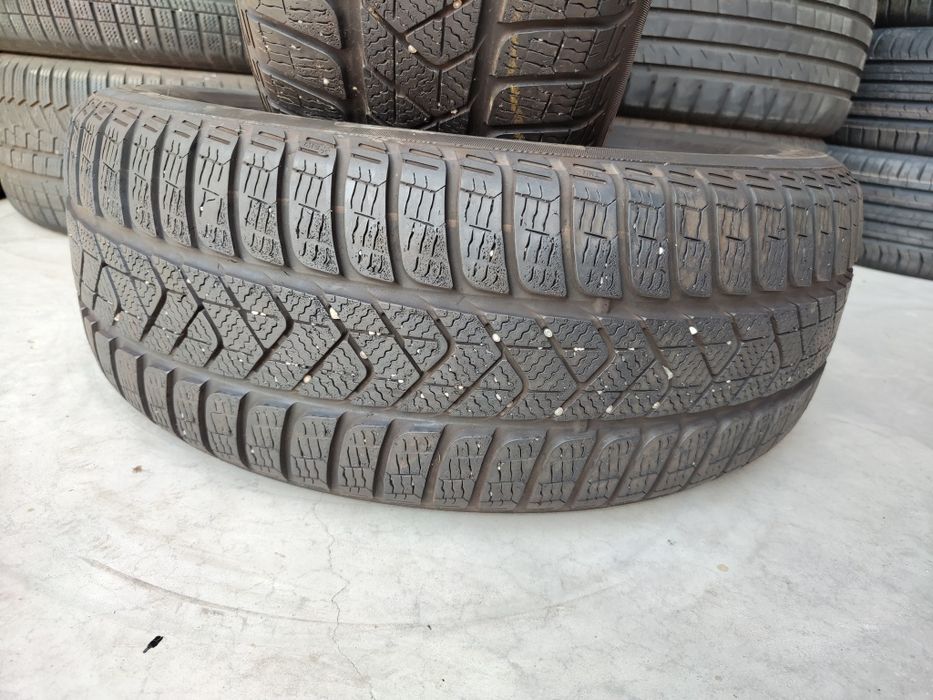 2 бр зимни 215/55/17 Pirelli