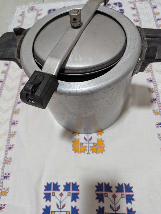 Oală sub presiune aluminiu masiv, vintage, extrem de rezistent