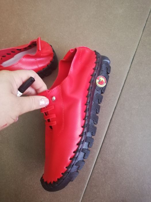 Vând pantofi și ghete din piele