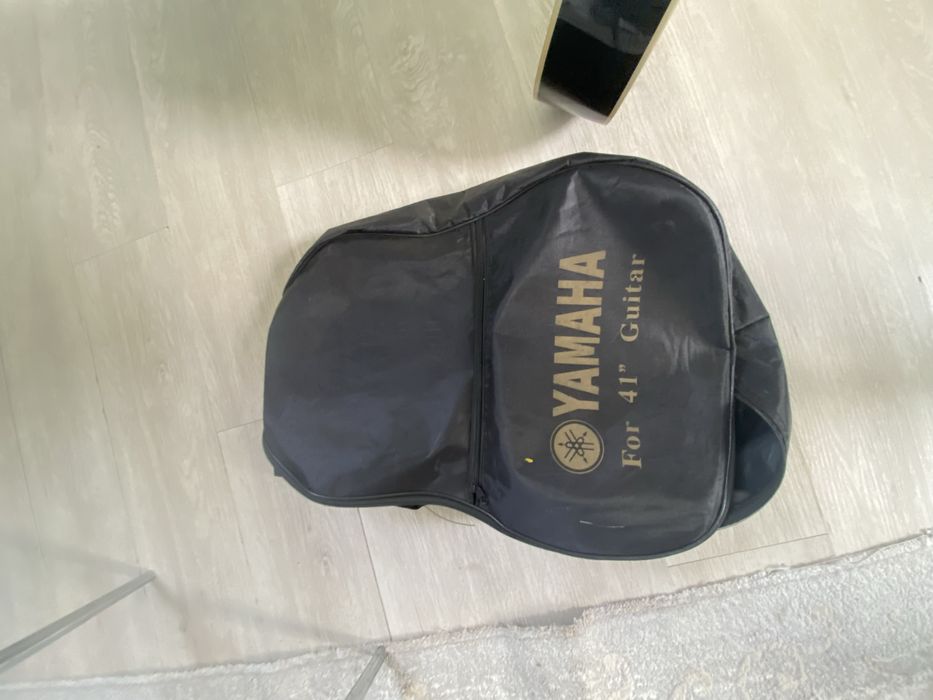 Продам гитара в отлично состояние
