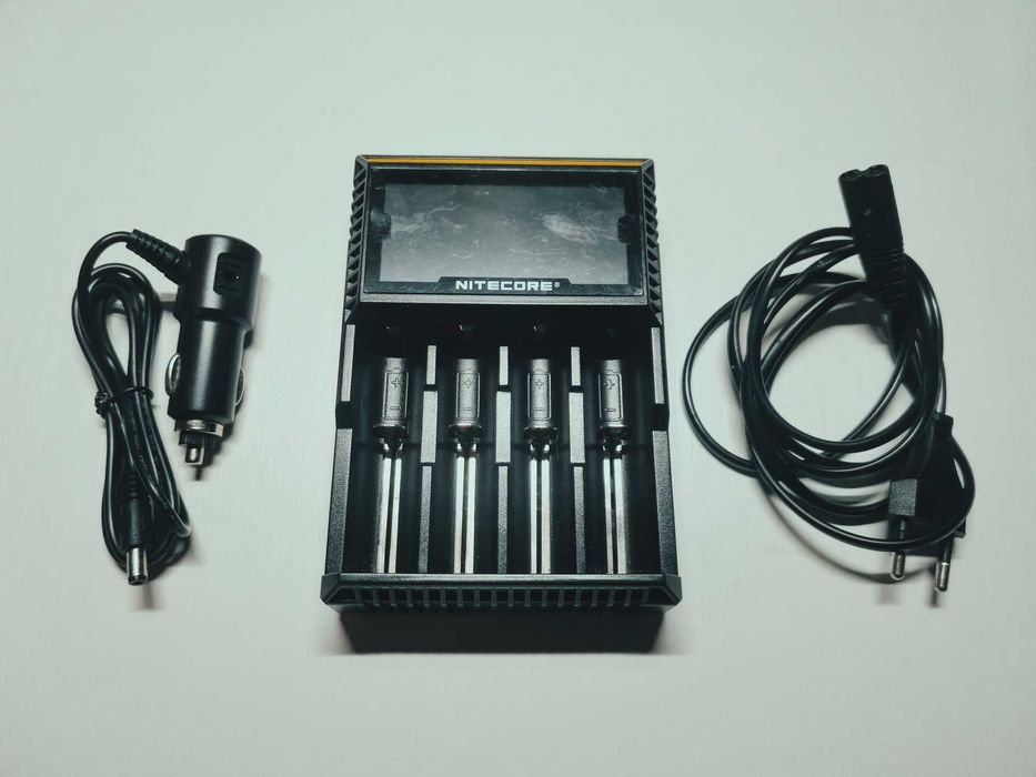 Зарядное устройство Nitecore D4 для аккумуляторов 18650 и AA