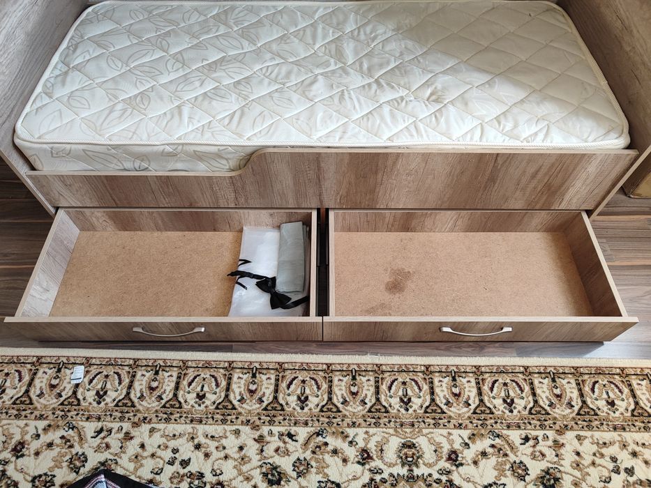 Кровать детскии 2 этажа