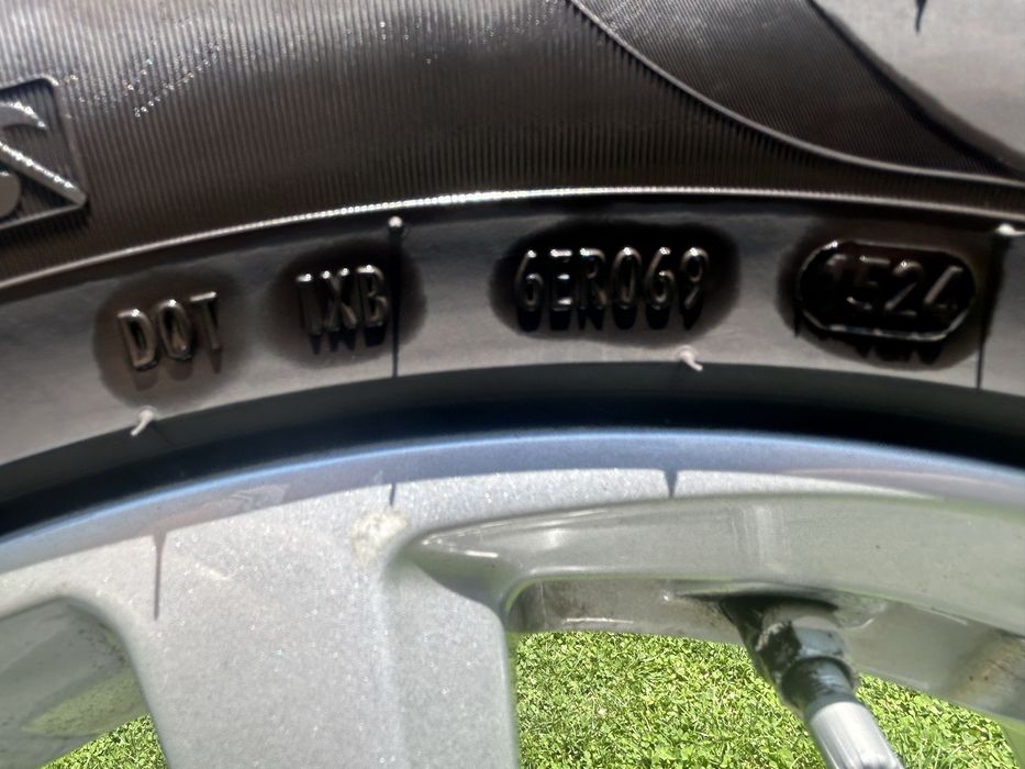 4 Roti (jante Oxxo +cauciucuri) Renault, Dacia, Nissan, Mitsubichi, Suzuki 5x114,3  Pirelli Scorpion 225/65 R17 iarna