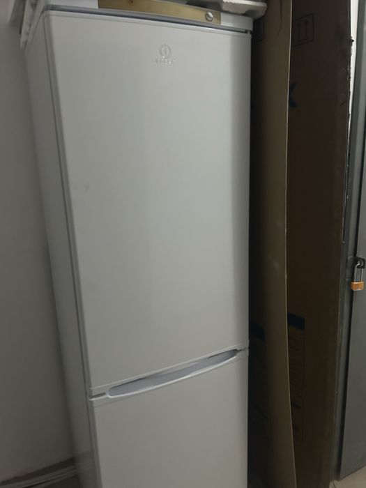 Холодильник Indesit