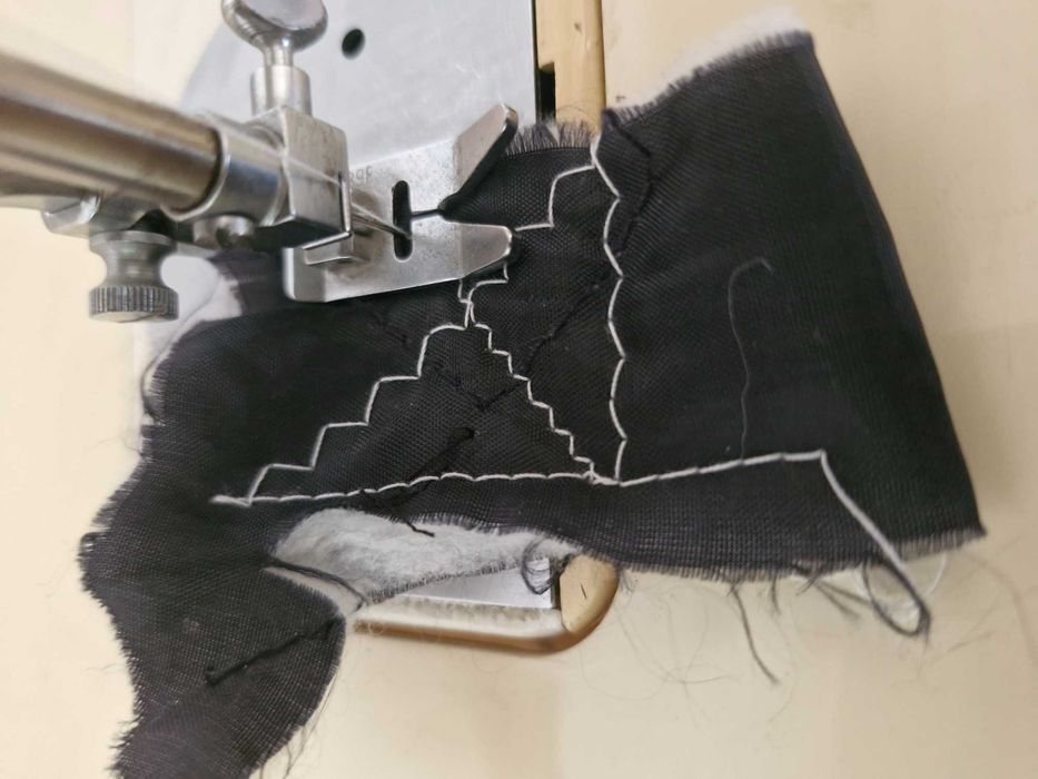 Продавам запазена работеща шевна машина лучник