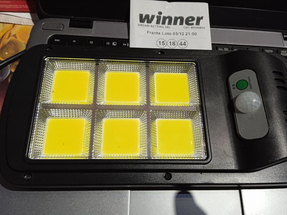 Lampă solară pe minileduri