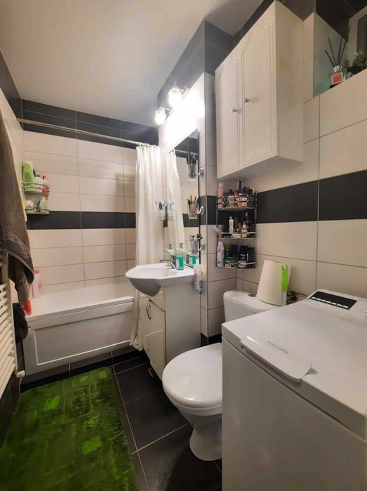 Inchiriez apartament 3 camere - et.3 - Mihai Viteazu