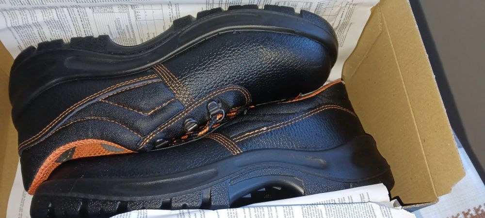Работни обувки  нови