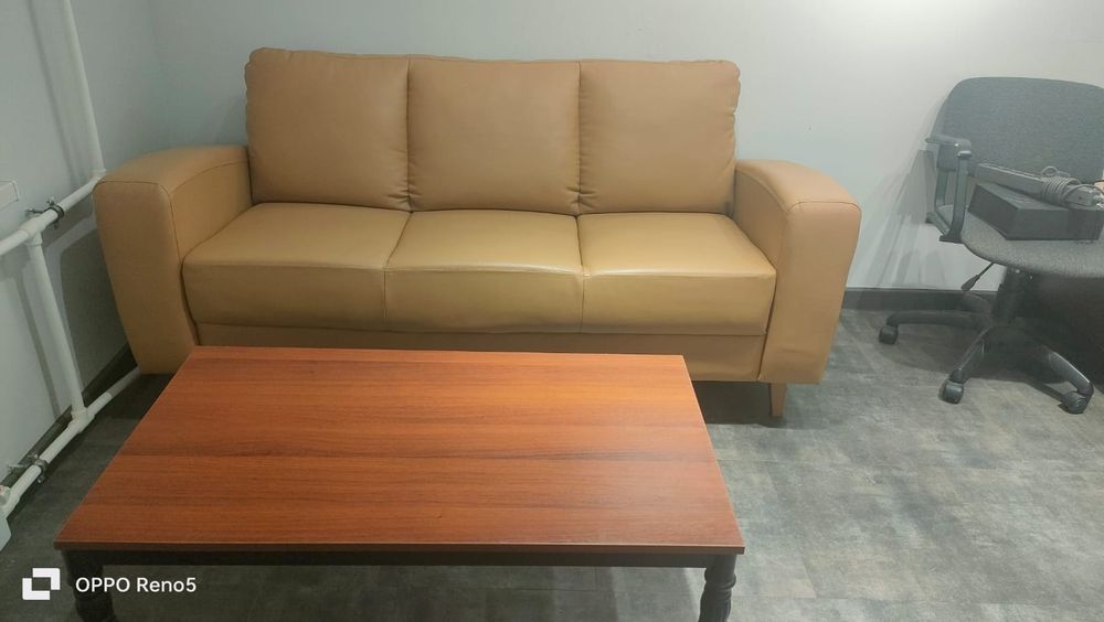 Срочно продам диван новый