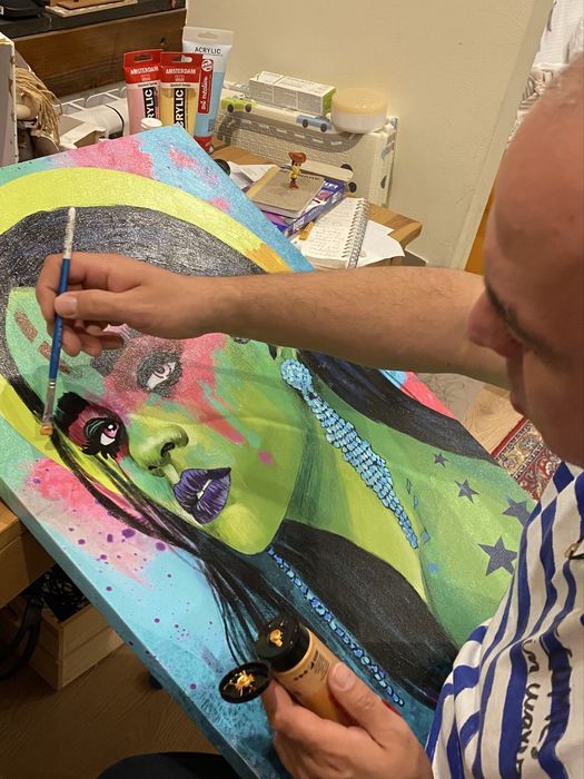 Ремонт на Дома. Рисуване на Стена. Декорация. Боядисване.