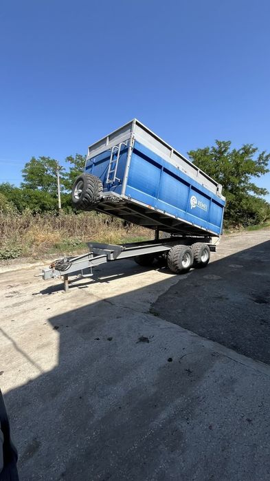 Продавам ремарке за трактор
