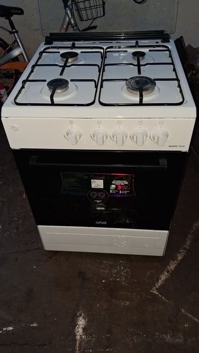 Срочно продаётся газ плита идеальном состоянии Ге