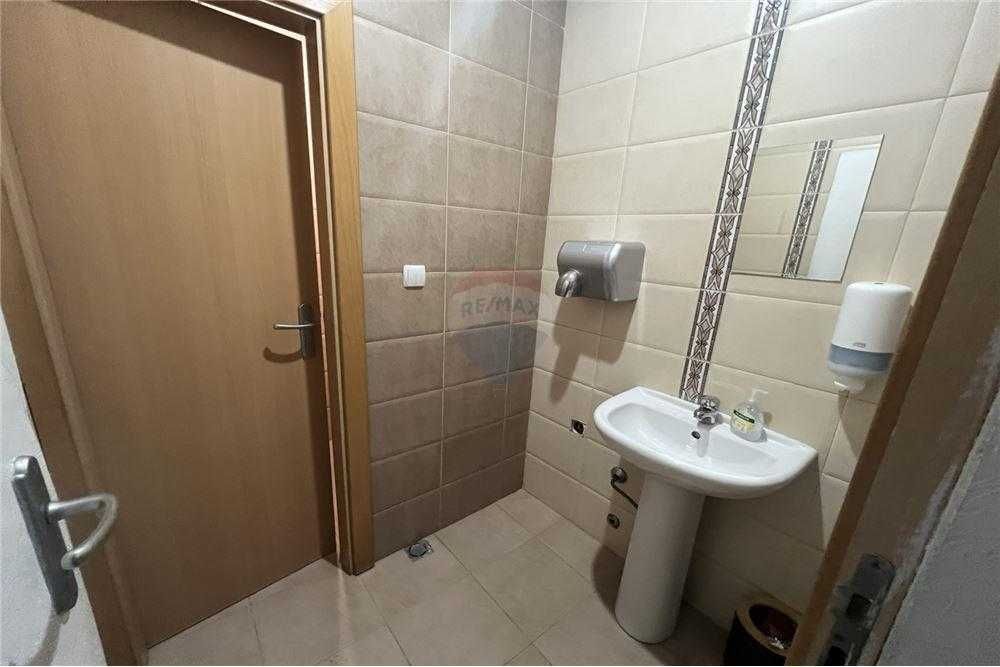 Продава се Заведение в Шумен, Математическа гимназия - 531 кв.м за 660 €/кв.м - Снимка #12