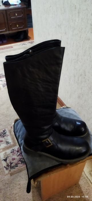 Продам женские сапоги