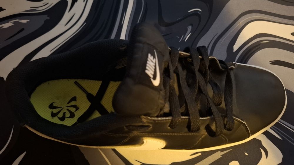 Adidasi nike negri