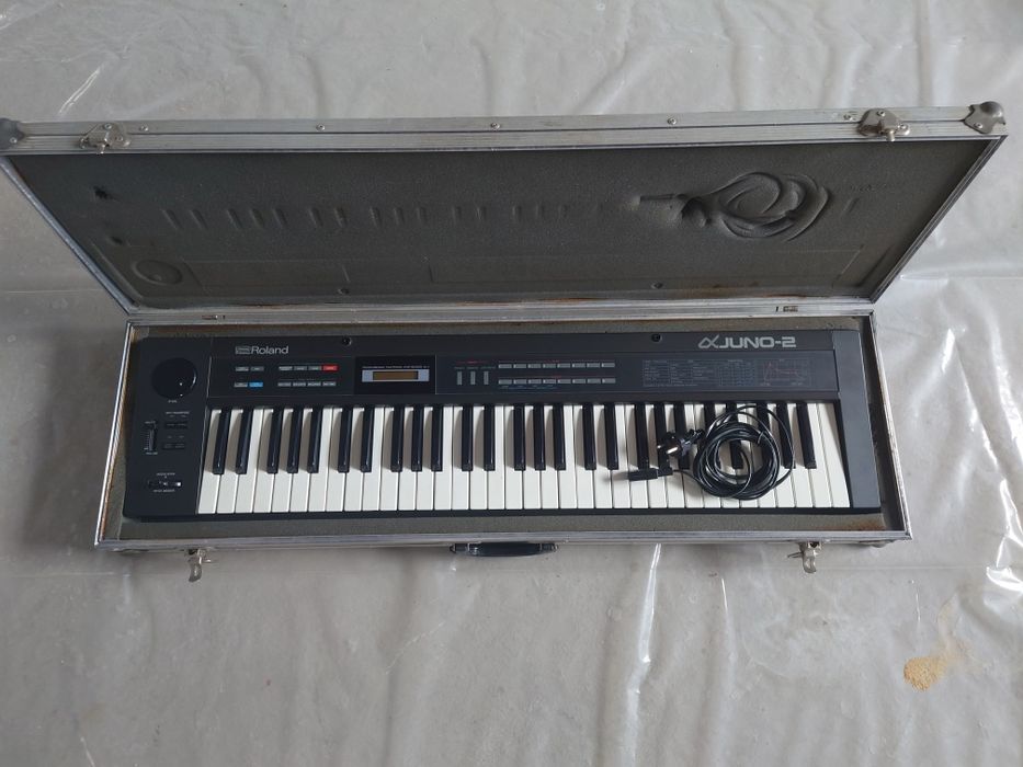 Roland Alpha Juno 2 clapa synth analogic vintage