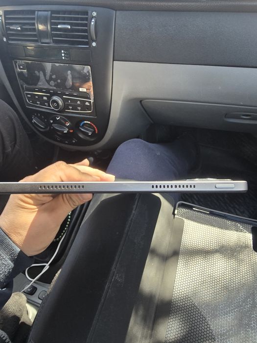 Lenovo Tab M11 WITH PEN sotiladi.
Holati juda yaxshi, hamma joyi ishla