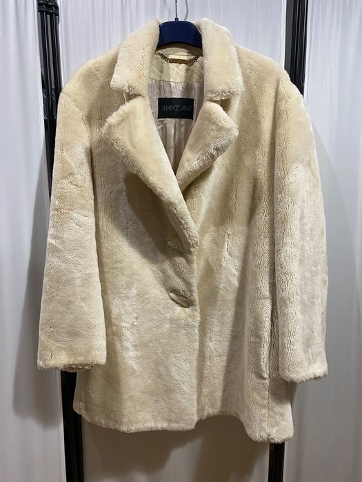 Палто от еко кожа с косъм Marc Cain в кремаво бяло