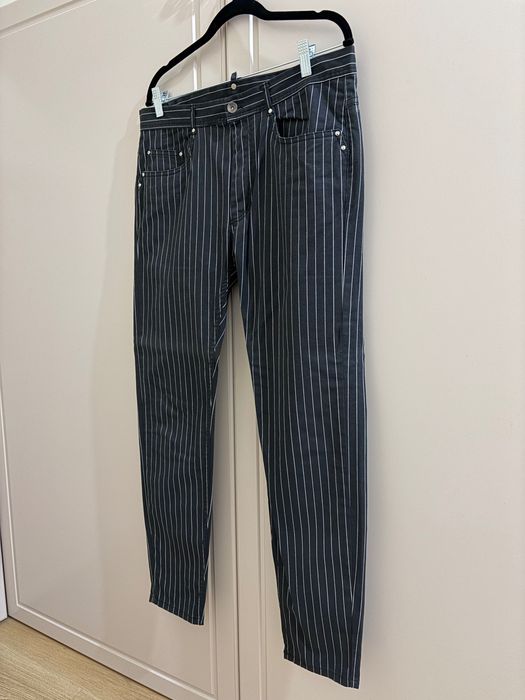 Vând pantaloni Zara