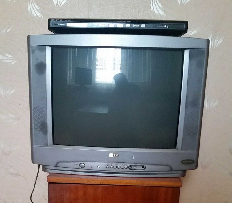 ТЕЛЕВИЗОР " L G " - 53ст / 21" .