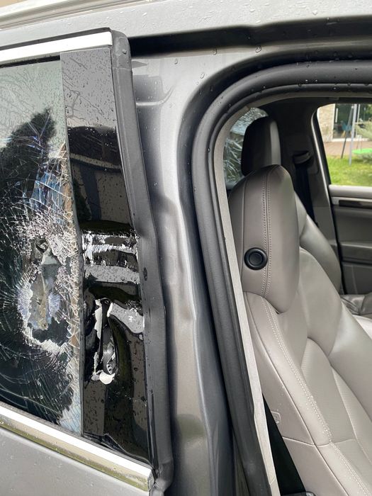 Porsche cayenne S 4,8i 400cp v8 avariat /lovit
AVARIATA CONFORM FOTO (