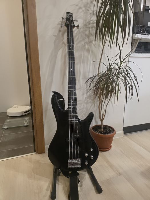 Ibanez GSR200-BK Black 4-струнна бас китара