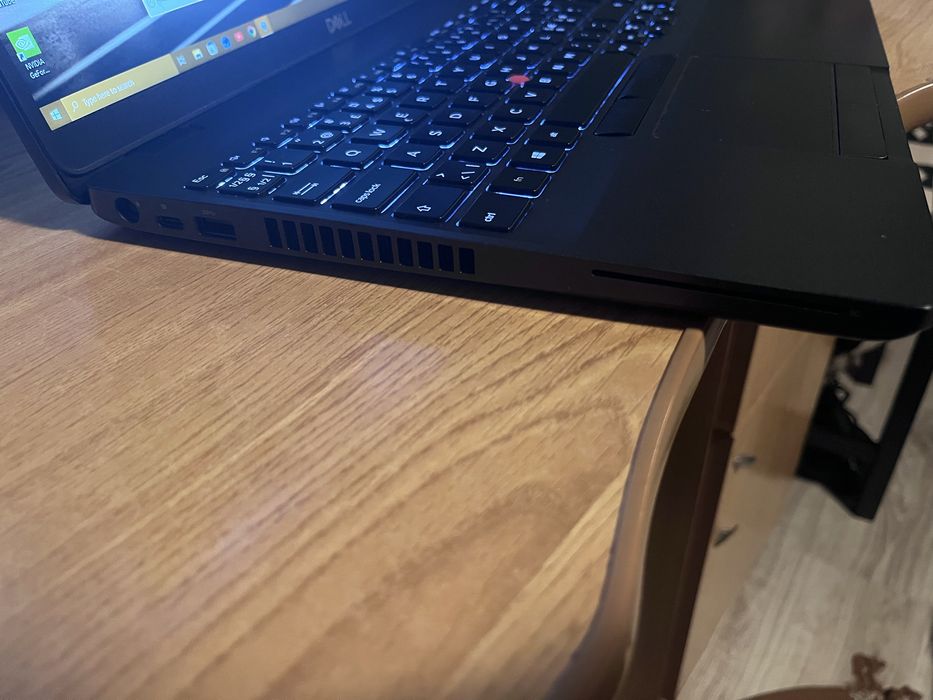 Vand Laptop Latitude 5500