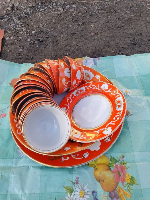 Продам фарфоровый сервиз