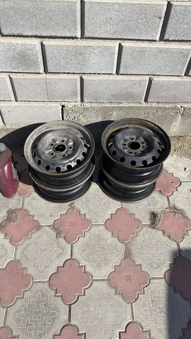 Железные диски на Тойота ипсум 14 размер