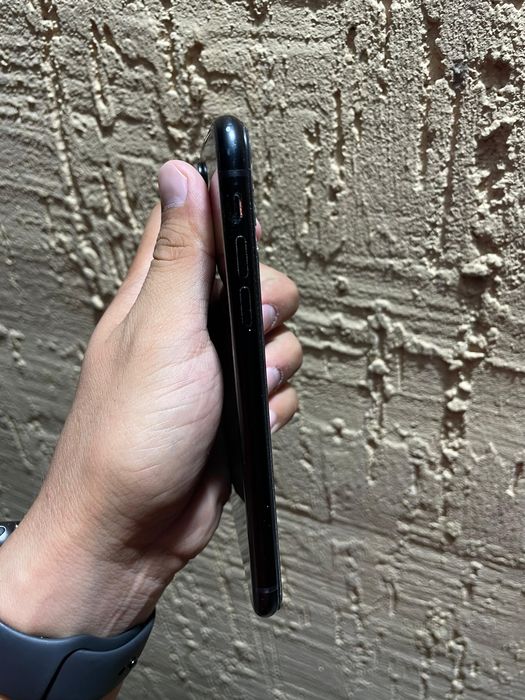 iPhone XR в хорошем состоянии