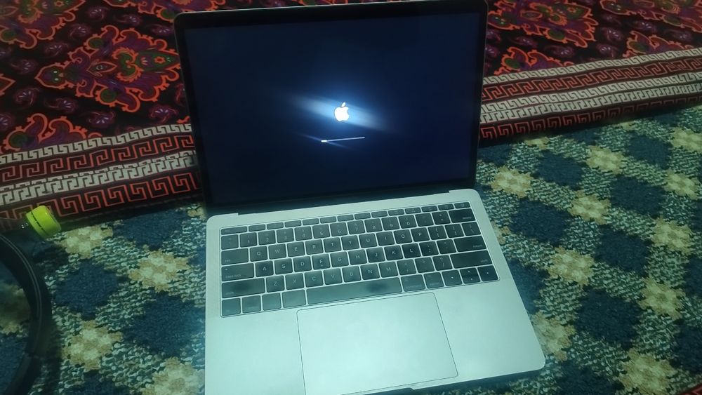 Ноутбук MacBook pro торг есть