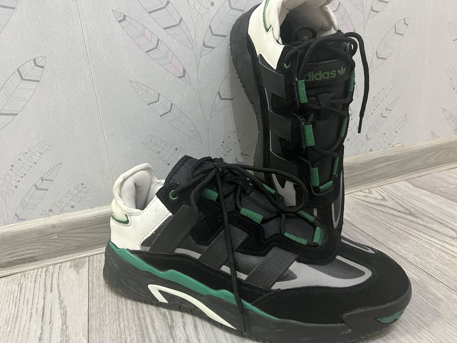 адидас кроссовки новый