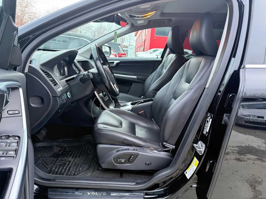 Volvo XC60 Бенз/ГАЗ* ПОДГРЕВ* 4х4* КАМЕРА* АВТОПИЛОТ  СПЕЩНО ПРОДАВА