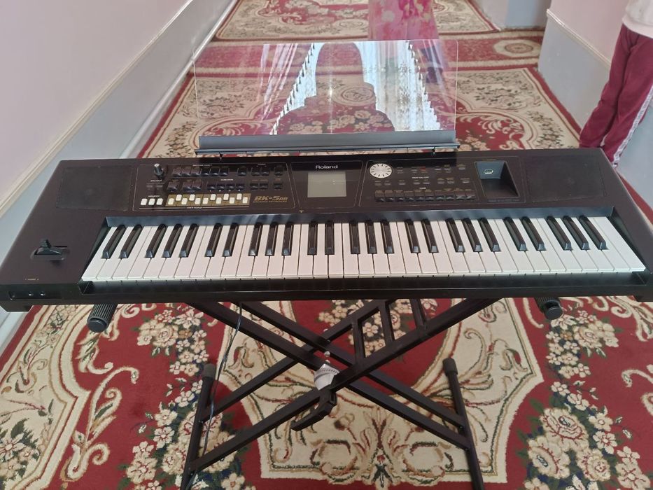 Синтизатор сотилади