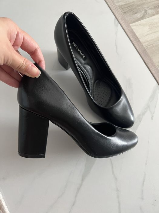 Классические черные туфли