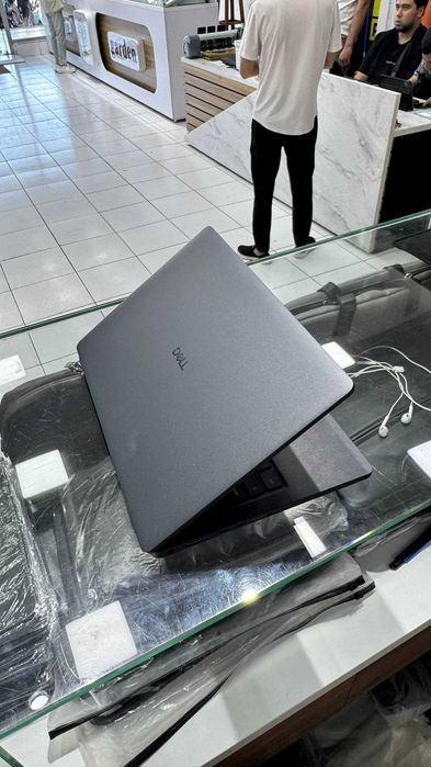 Dell Pro 14 essantional