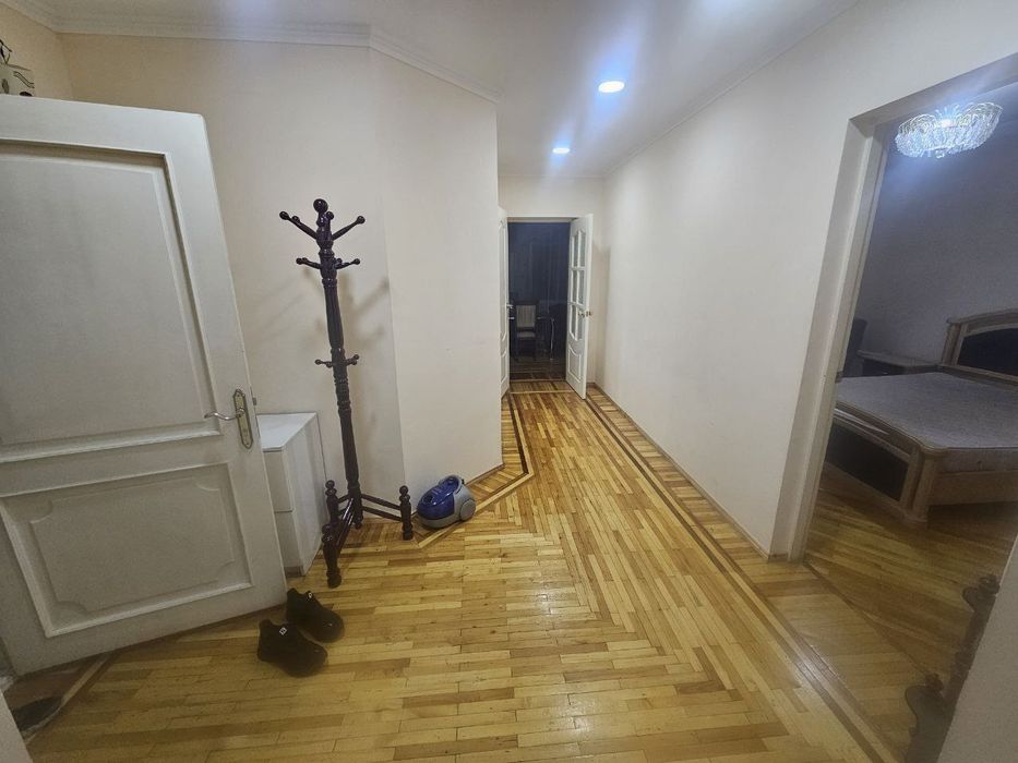 ЦУМ, метро Космонавтов, 3 комн.!