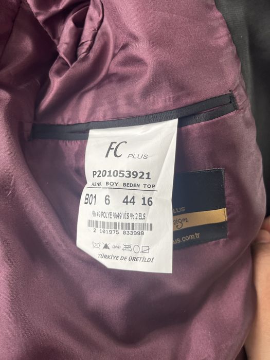 Абитуриентски костюм